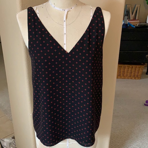 Express sleeveless top - Picture 1 of 6